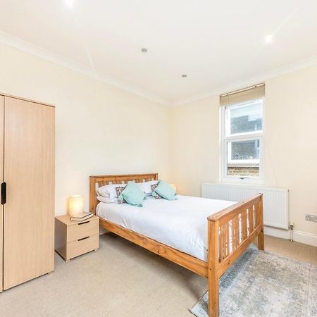 Stylish & Spacious 3 Bed Victorian House Sleeps Up To 7 - Near O2, Museums, Excel, Mazehill Station 12 Mins Direct Into London Bridge מראה חיצוני תמונה