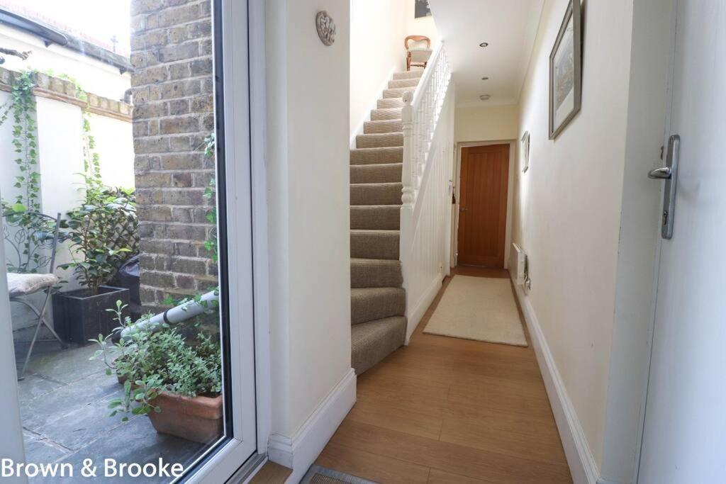 Stylish & Spacious 3 Bed Victorian House Sleeps Up To 7 - Near O2, Museums, Excel, Mazehill Station 12 Mins Direct Into London Bridge מראה חיצוני תמונה