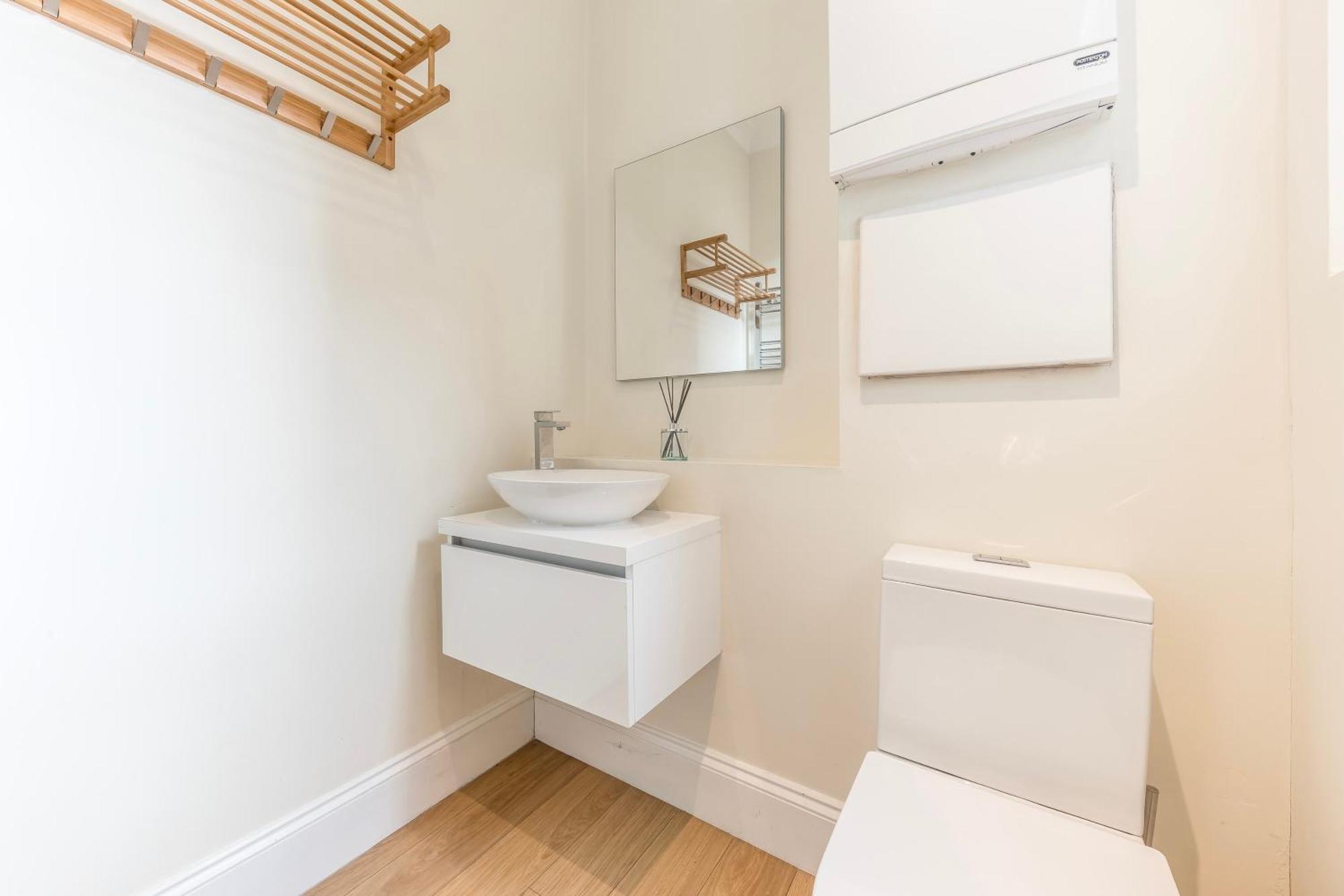 הוילה Stylish & Spacious 3 Bed Victorian House Sleeps Up To 7 - Near O2, Museums, Excel, Mazehill Station 12 Mins Direct Into London Bridge מראה חיצוני תמונה